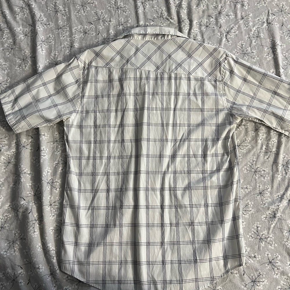 Airwalk short sleeve dress shirt -- Small - Picture 3 of 5